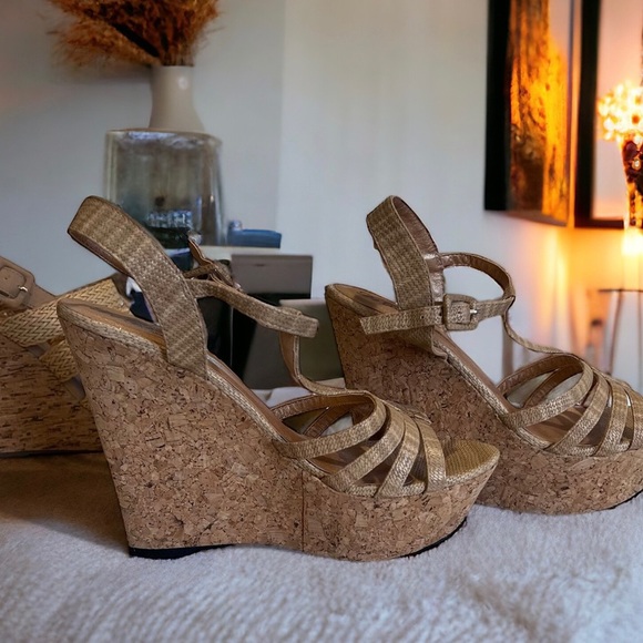 De Blossom Collection cork wedge platform sandals made with vegan faux leather - Picture 9 of 16